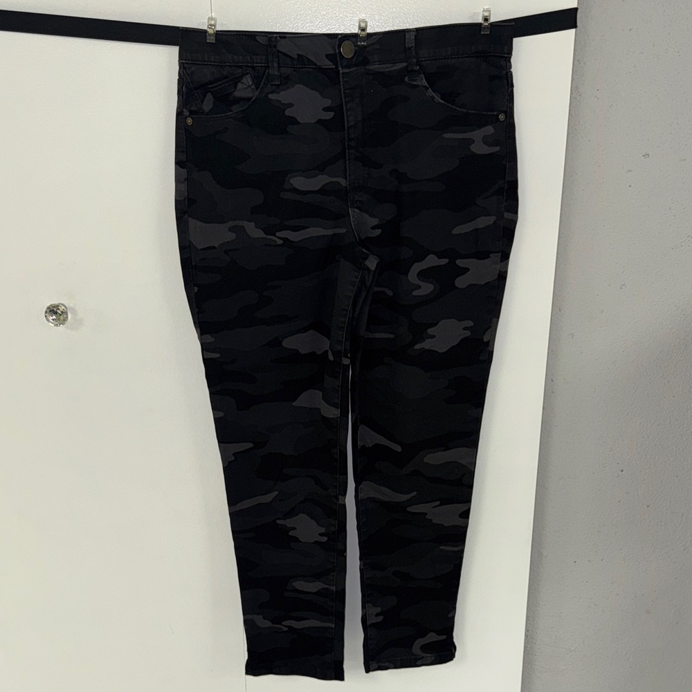 Wit & Wisdom Black Camo Skinny Jeans